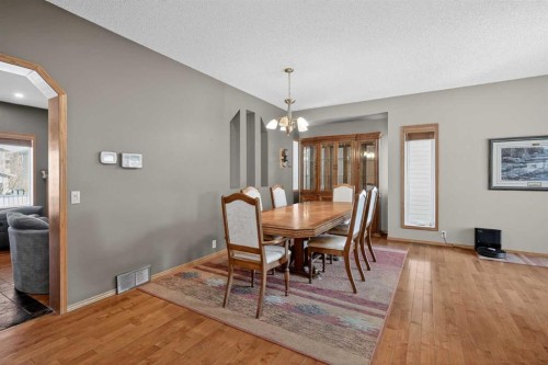 81 Riverwood Crescent Se, Calgary, AB - Indoor Photo Showing Dining Room