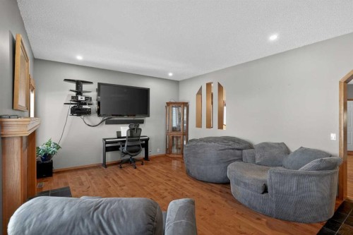 81 Riverwood Crescent Se, Calgary, AB - Indoor Photo Showing Other Room