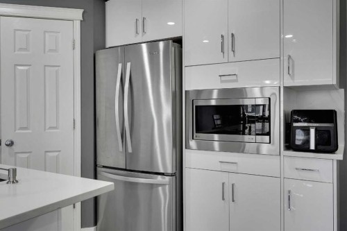 14 Marthas Close Ne, Calgary, AB - Indoor Photo Showing Kitchen With Upgraded Kitchen