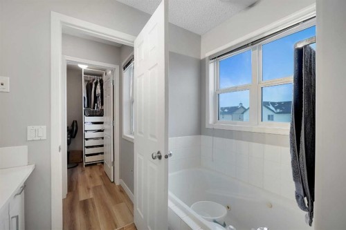 14 Marthas Close Ne, Calgary, AB - Indoor Photo Showing Bathroom