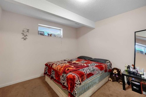 14 Marthas Close Ne, Calgary, AB - Indoor Photo Showing Bedroom