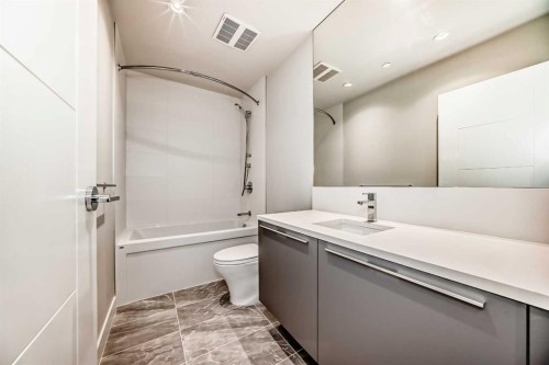 1104-530 3 Street Se, Calgary, AB - Indoor Photo Showing Bathroom