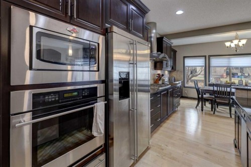 168 Sunset View, Cochrane, AB - Indoor Photo Showing Kitchen