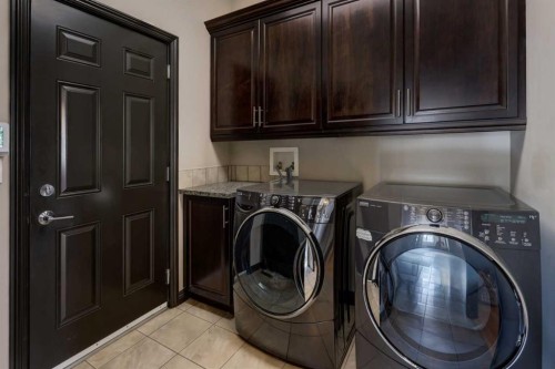 168 Sunset View, Cochrane, AB - Indoor Photo Showing Laundry Room