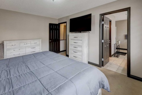 168 Sunset View, Cochrane, AB - Indoor Photo Showing Bedroom