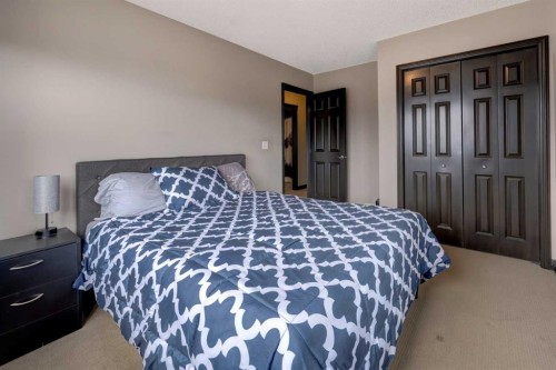 168 Sunset View, Cochrane, AB - Indoor Photo Showing Bedroom