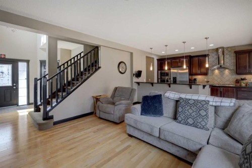 168 Sunset View, Cochrane, AB - Indoor Photo Showing Living Room