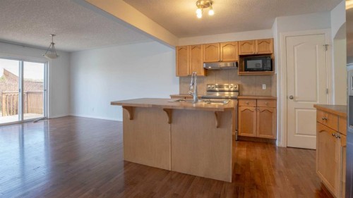 160 Covemeadow Road Ne, Calgary, AB - Indoor Photo Showing Kitchen