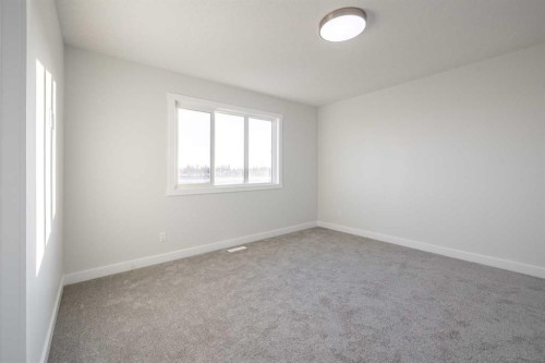 385 Sora Park Se, Calgary, AB - Indoor Photo Showing Other Room