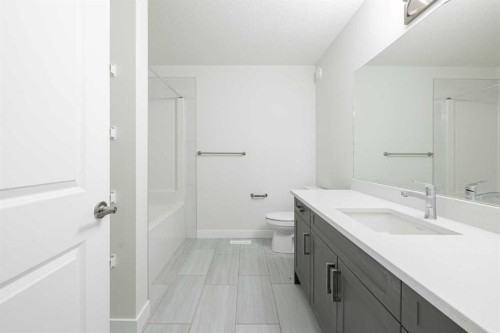 385 Sora Park Se, Calgary, AB - Indoor Photo Showing Bathroom