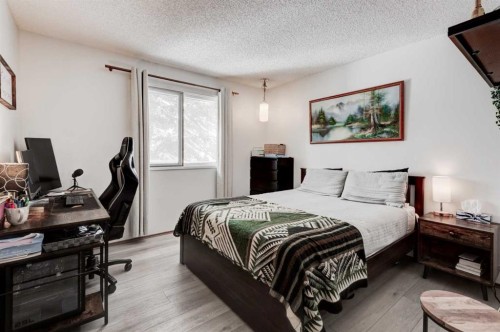 1204 Ranchlands Boulevard Nw, Calgary, AB - Indoor Photo Showing Bedroom