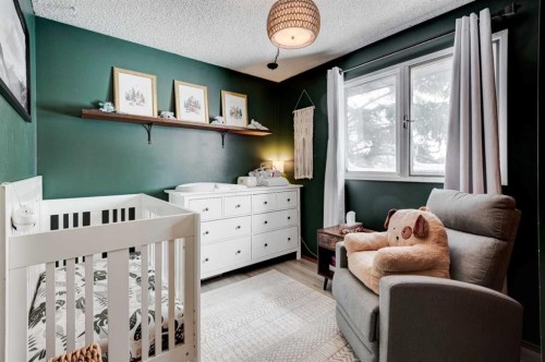 1204 Ranchlands Boulevard Nw, Calgary, AB - Indoor Photo Showing Bedroom