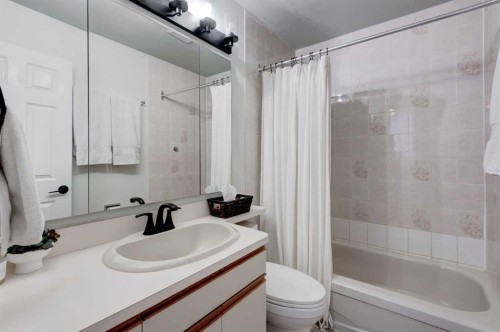 1204 Ranchlands Boulevard Nw, Calgary, AB - Indoor Photo Showing Bathroom