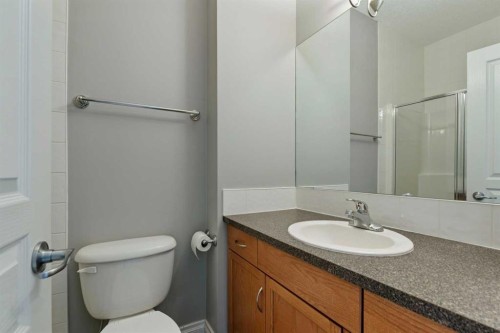 14-133 Rockyledge View Nw, Calgary, AB - Indoor Photo Showing Bathroom