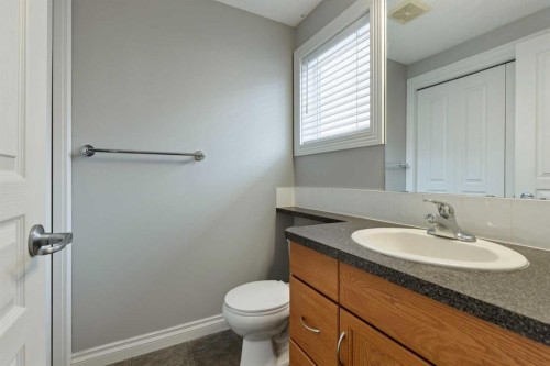 14-133 Rockyledge View Nw, Calgary, AB - Indoor Photo Showing Bathroom