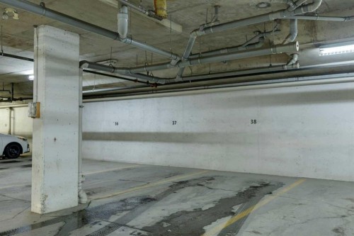 14-133 Rockyledge View Nw, Calgary, AB - Indoor Photo Showing Garage