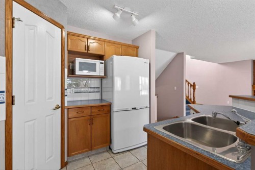 416 Douglas Glen Close Se, Calgary, AB - Indoor Photo Showing Kitchen With Double Sink