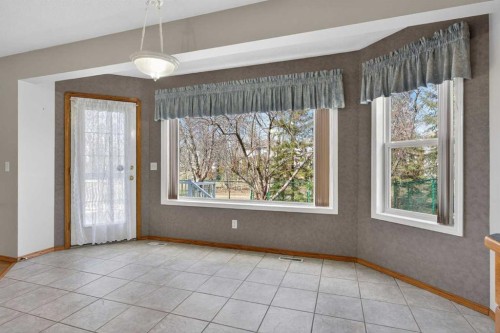 416 Douglas Glen Close Se, Calgary, AB - Indoor Photo Showing Other Room