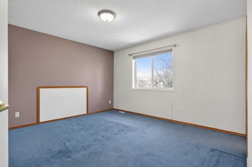 416 Douglas Glen Close Se, Calgary, AB - Indoor Photo Showing Other Room
