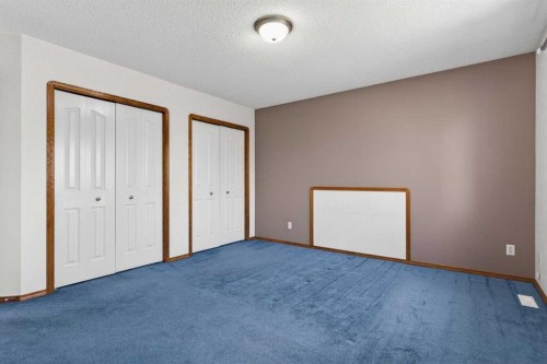 416 Douglas Glen Close Se, Calgary, AB - Indoor Photo Showing Other Room