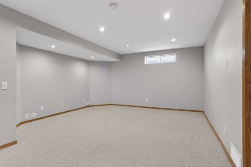416 Douglas Glen Close Se, Calgary, AB - Indoor