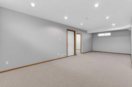416 Douglas Glen Close Se, Calgary, AB - Indoor