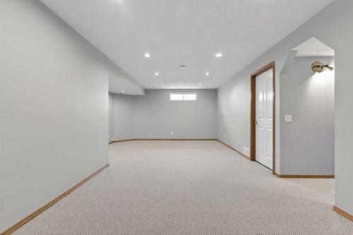 416 Douglas Glen Close Se, Calgary, AB - Indoor Photo Showing Other Room
