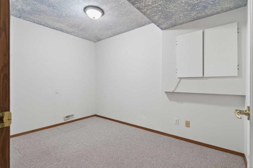 416 Douglas Glen Close Se, Calgary, AB - Indoor Photo Showing Other Room