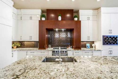 3610 8 Avenue Nw, Calgary, AB - Indoor Photo Showing Kitchen