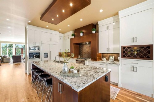 3610 8 Avenue Nw, Calgary, AB - Indoor Photo Showing Kitchen With Upgraded Kitchen