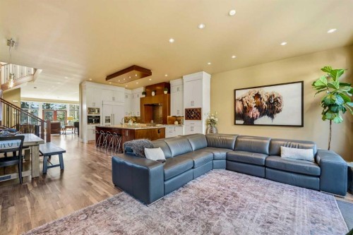 3610 8 Avenue Nw, Calgary, AB - Indoor Photo Showing Living Room