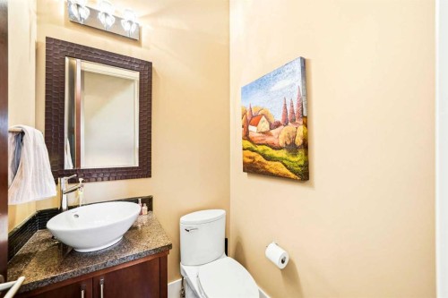 3610 8 Avenue Nw, Calgary, AB - Indoor Photo Showing Bathroom