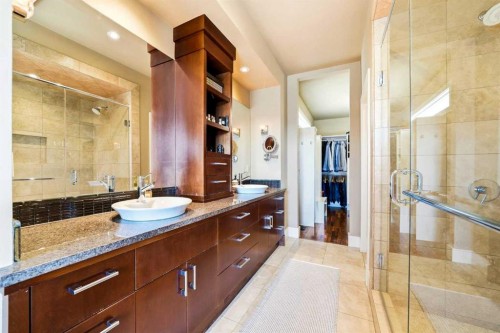 3610 8 Avenue Nw, Calgary, AB - Indoor Photo Showing Bathroom