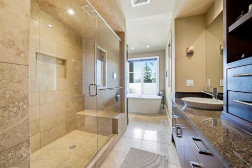 3610 8 Avenue Nw, Calgary, AB - Indoor Photo Showing Bathroom