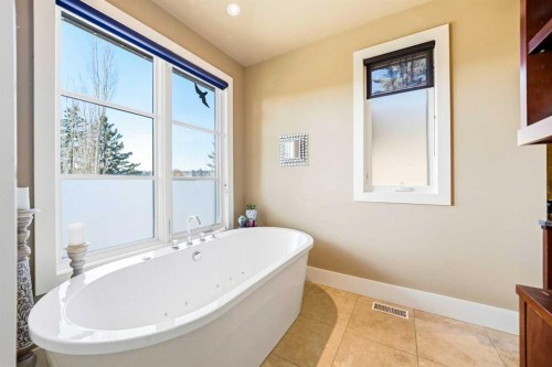 3610 8 Avenue Nw, Calgary, AB - Indoor Photo Showing Bathroom