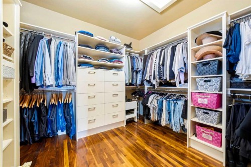 3610 8 Avenue Nw, Calgary, AB - Indoor With Storage