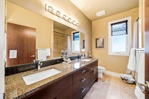 3610 8 Avenue Nw, Calgary, AB - Indoor Photo Showing Bathroom