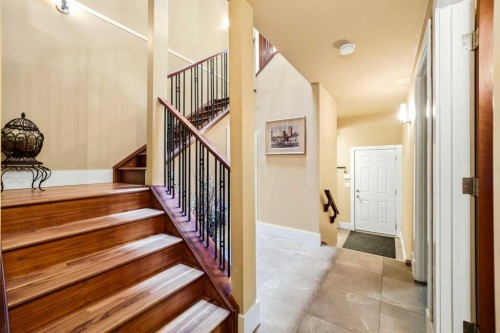 3610 8 Avenue Nw, Calgary, AB - Indoor Photo Showing Other Room