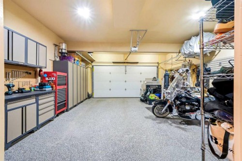 3610 8 Avenue Nw, Calgary, AB - Indoor Photo Showing Garage