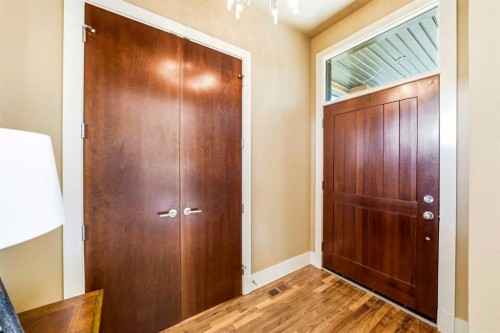 3610 8 Avenue Nw, Calgary, AB - Indoor Photo Showing Other Room