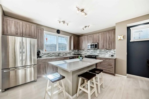 236 Sundown Road, Cochrane, AB - Indoor Photo Showing Kitchen With Stainless Steel Kitchen With Upgraded Kitchen