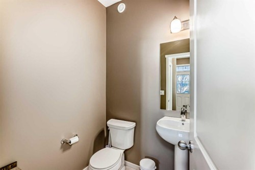 236 Sundown Road, Cochrane, AB - Indoor Photo Showing Bathroom