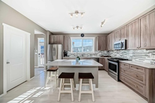 236 Sundown Road, Cochrane, AB - Indoor Photo Showing Kitchen With Upgraded Kitchen