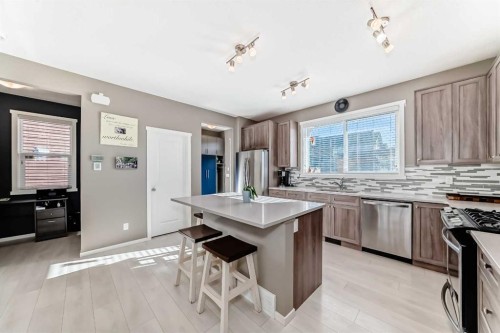 236 Sundown Road, Cochrane, AB - Indoor Photo Showing Kitchen With Stainless Steel Kitchen With Upgraded Kitchen