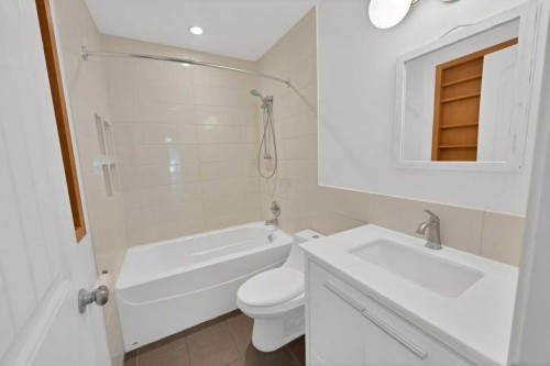 480 Midridge Drive Se, Calgary, AB - Indoor Photo Showing Bathroom