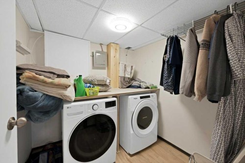 480 Midridge Drive Se, Calgary, AB - Indoor Photo Showing Laundry Room