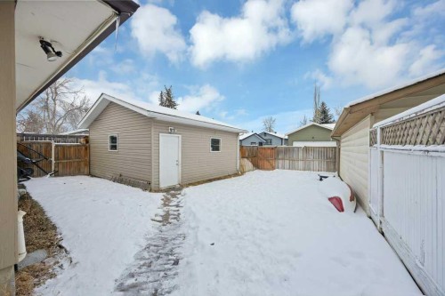 480 Midridge Drive Se, Calgary, AB - Outdoor With Exterior