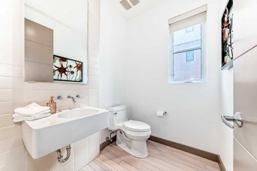 701 Aspen Meadows Hill Sw, Calgary, AB - Indoor Photo Showing Bathroom