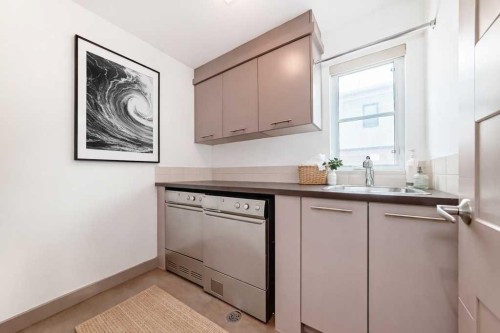 701 Aspen Meadows Hill Sw, Calgary, AB - Indoor Photo Showing Kitchen