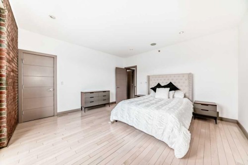 701 Aspen Meadows Hill Sw, Calgary, AB - Indoor Photo Showing Bedroom